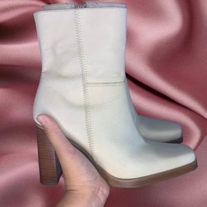 Vintage Cream Candie’s Midcalf Boots